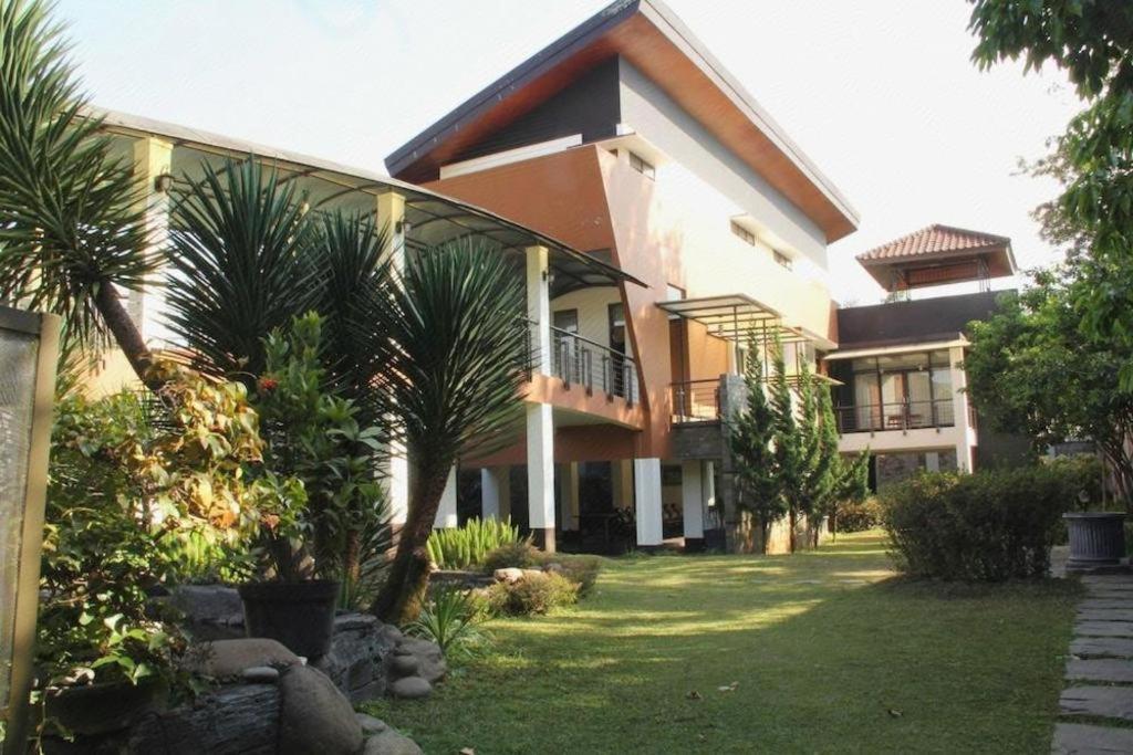 Villa Lemon Lembang Exterior photo